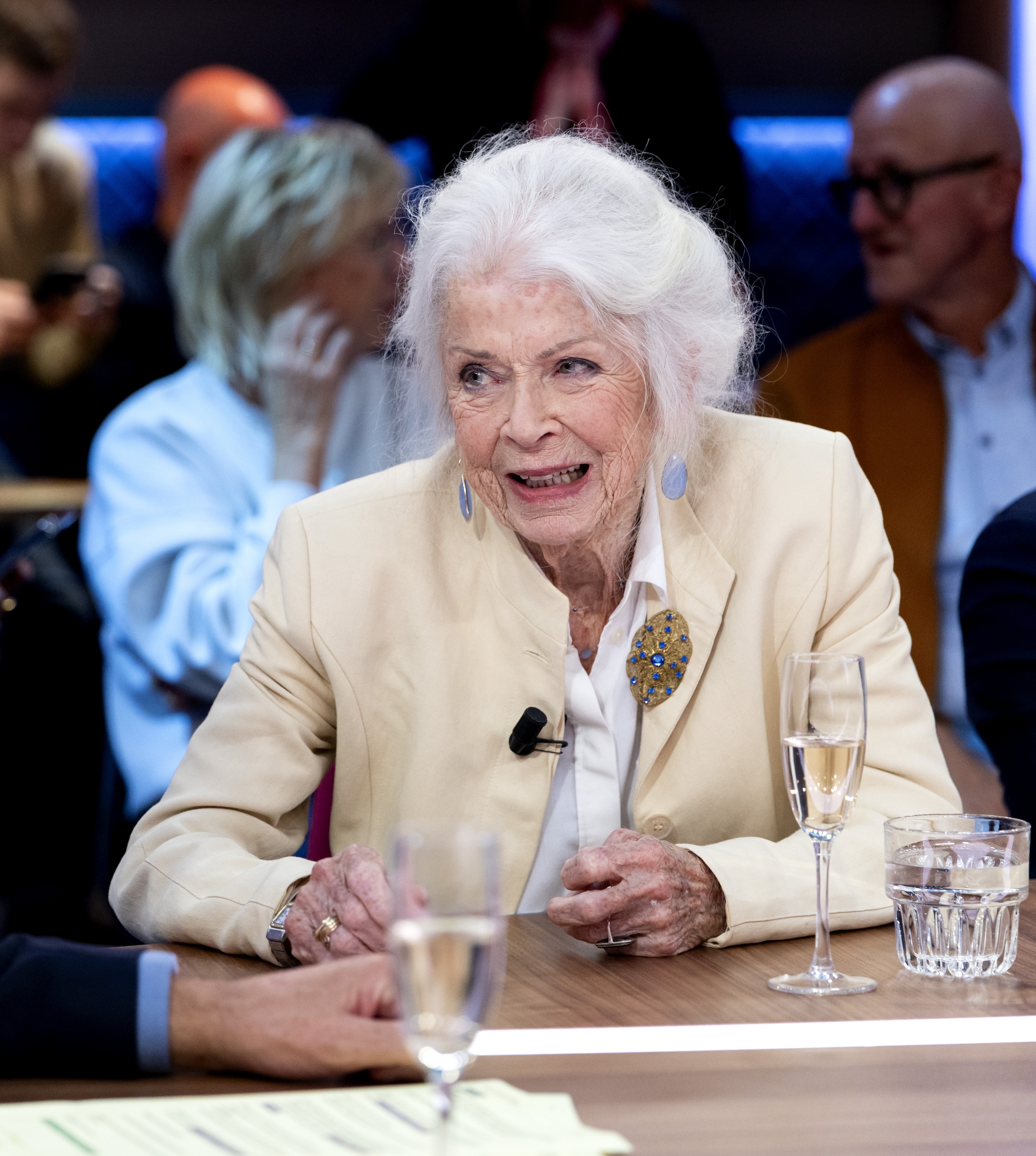 Sonja Barend (1940-2026) overleden: de koningin van de talkshow ontketende  een revolutie op tv | Trouw