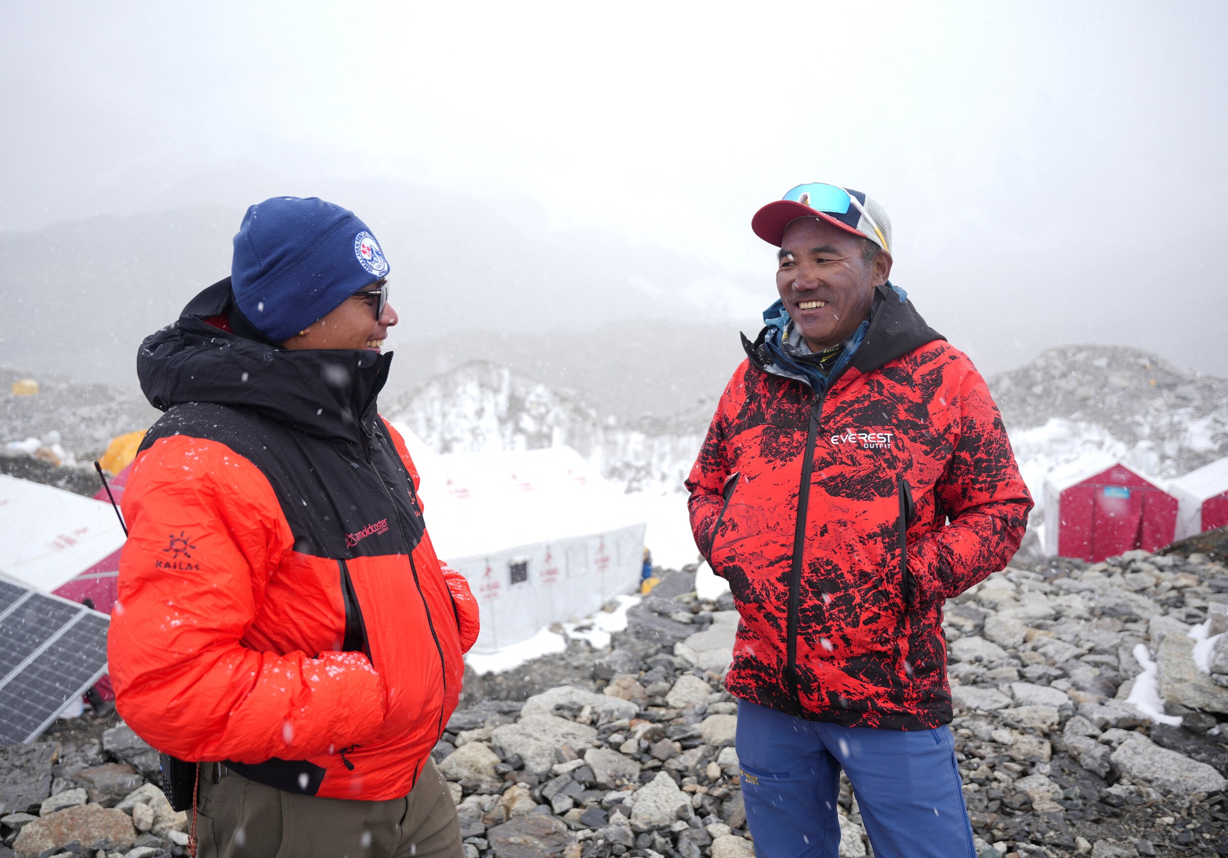 Sherpa’s breken op de Mount Everest hun eigen record | Trouw