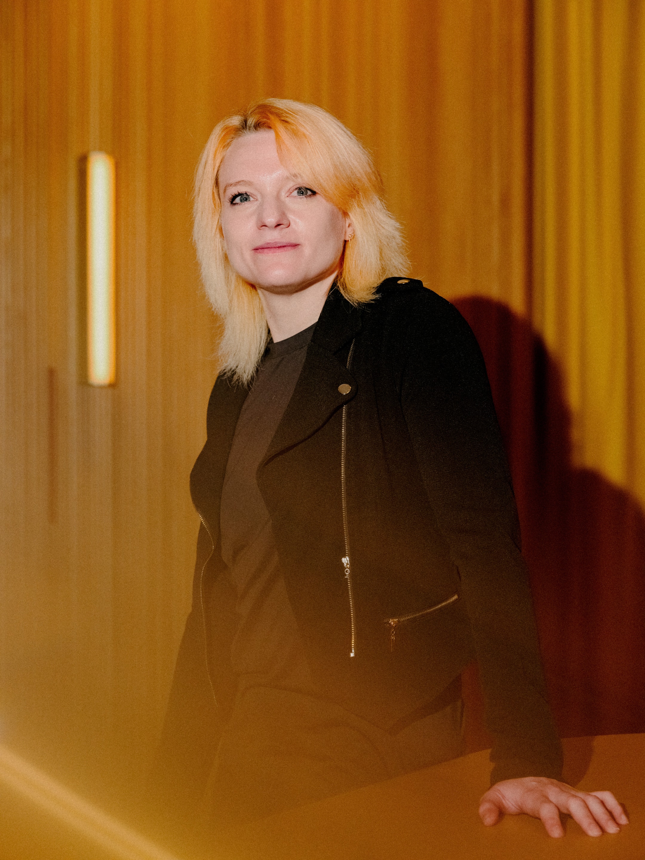 Filosoof Amanda Askell (38) leert chatbot Claude wat wel en niet hoort ...