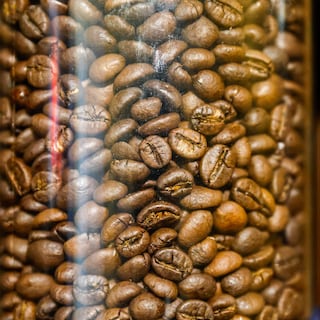 Kopje koffie fors duurder, maar huismerk scheelt een derde aan de kassa