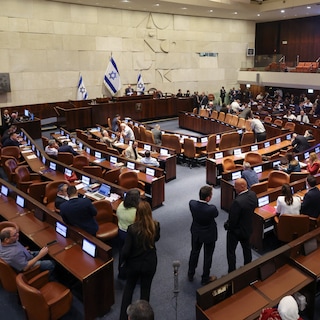 Oorlogen, corruptie en verdeeldheid, toch blijft Netanyahu overeind. Kan Israël nog zonder hem?