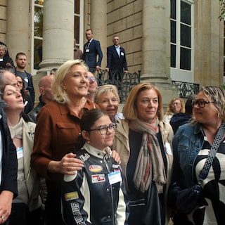 Franse presidentscampagne gaat van start met een rommelig li