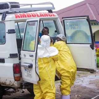 Dodental ebola-uitbraak loopt op, WHO meldt 900 vermoedelijke besmettingen in Congo