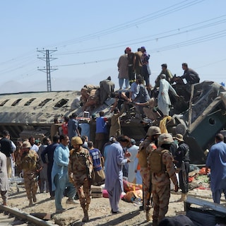 Veel slachtoffers door aanslag op trein in zuidwesten Pakistan