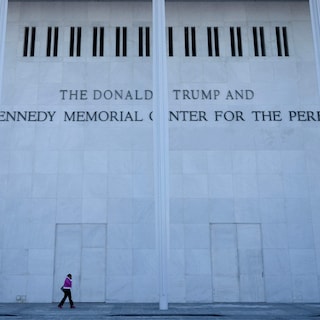 Trump geeft bestuur Kennedy Center op na bevel rechter dat zijn naam verwijderd moet worden