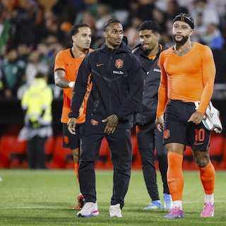 Nederlands elftal met Timber onderweg naar de Verenigde Staten voor WK