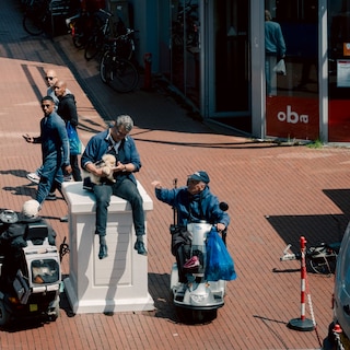Op de markt in de Amsterdamse wijk Reigersbos: ‘Ik denk niet dat de overheid écht snapt hoeveel armoede hier nog is’