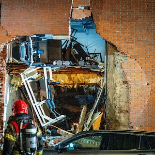 Zeker zeven gewonden na explosie en brand bij flat