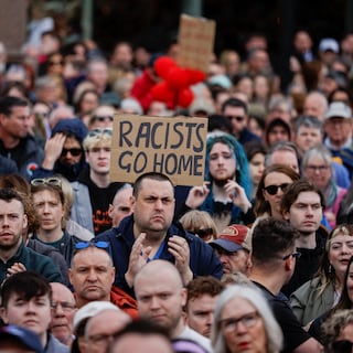 Duizenden protesteren in Belfast tegen racisme. We maken ons echt zorgen, mensen leven nu in angst