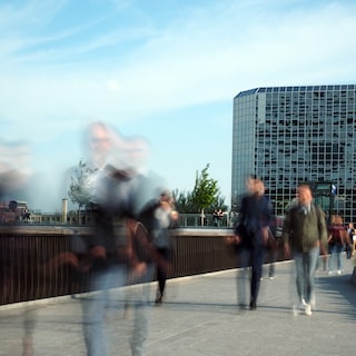 Te laat, snel geïrriteerd en nooit meer naar de borrel: zo kondigt psychisch verzuim zich aan