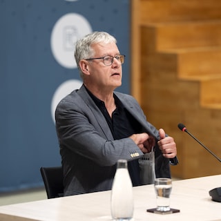 Oud-minister Arie Slob: Schoolsluitingen niet nodig als ic-capaciteit op orde is