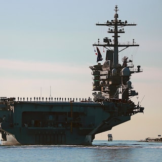 Trump ontkent misstanden op vliegdekschip in Midden-Oosten