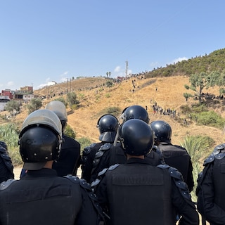 Nieuwe bestorming Ceuta blijft voorlopig uit, wel houdt politie honderden migranten op afstand