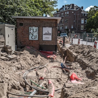Amsterdam breidt zijn stroomnet uit met nieuwe elektriciteitsstations en peperbussen