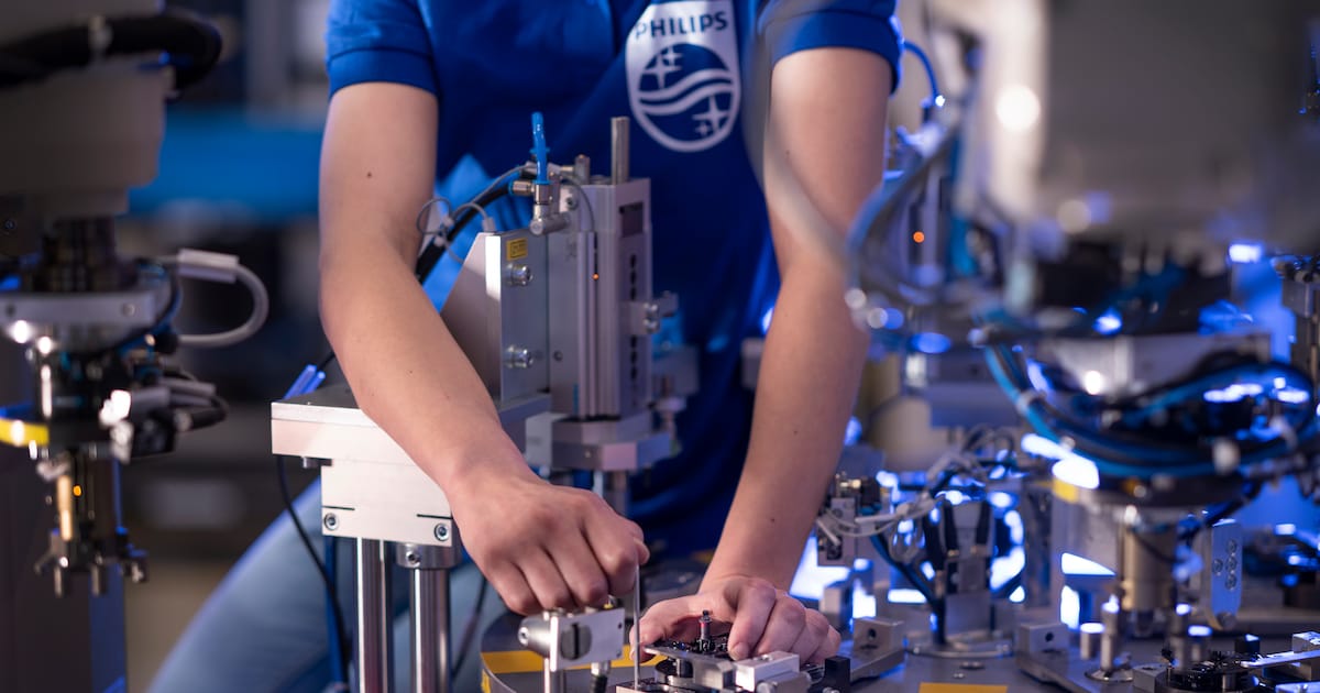 In deze fabriek in Drachten maakt Philips al meer dan 75 jaar scheerapparaten: een kwestie van een p