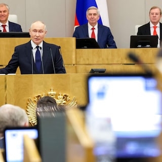 Rusland voert zijn defensie-uitgaven nog verder op en snijdt in onderwijs en zorg