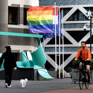 Hoofdelijk en hoffelijk zijn twee verschillende dingen