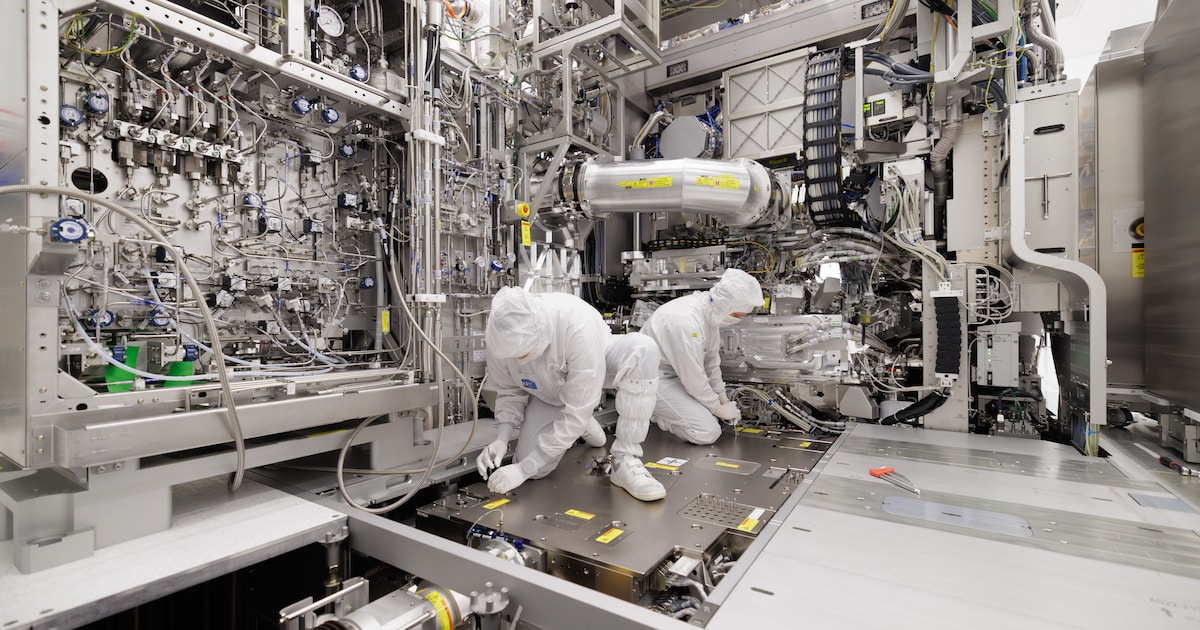 De wereld schreeuwt om chips, en daarom wil machinefabrikant ASML de productie nog verder opvoeren
