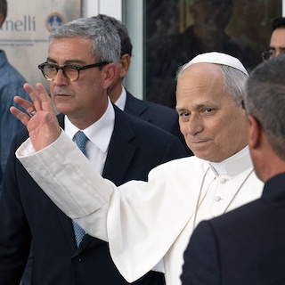 Paus is terug in het Vaticaan na longoperatie
