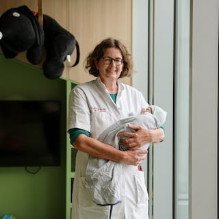 Een buisje in de billen van je baby bij krampjes? Kinderartsen in geweer tegen slechte adviezen