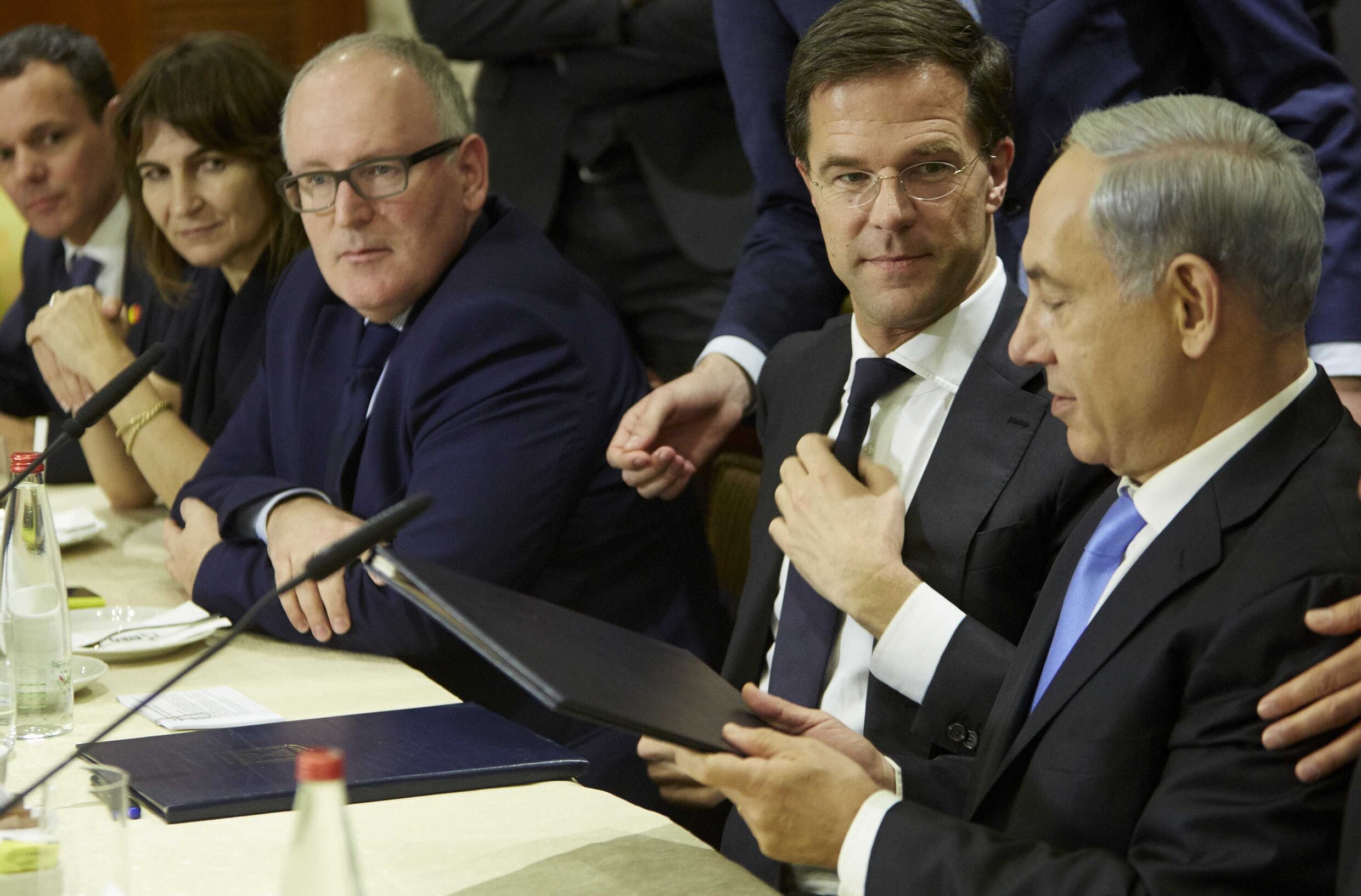 ABP blijft beleggen in Israëlische banken | Trouw