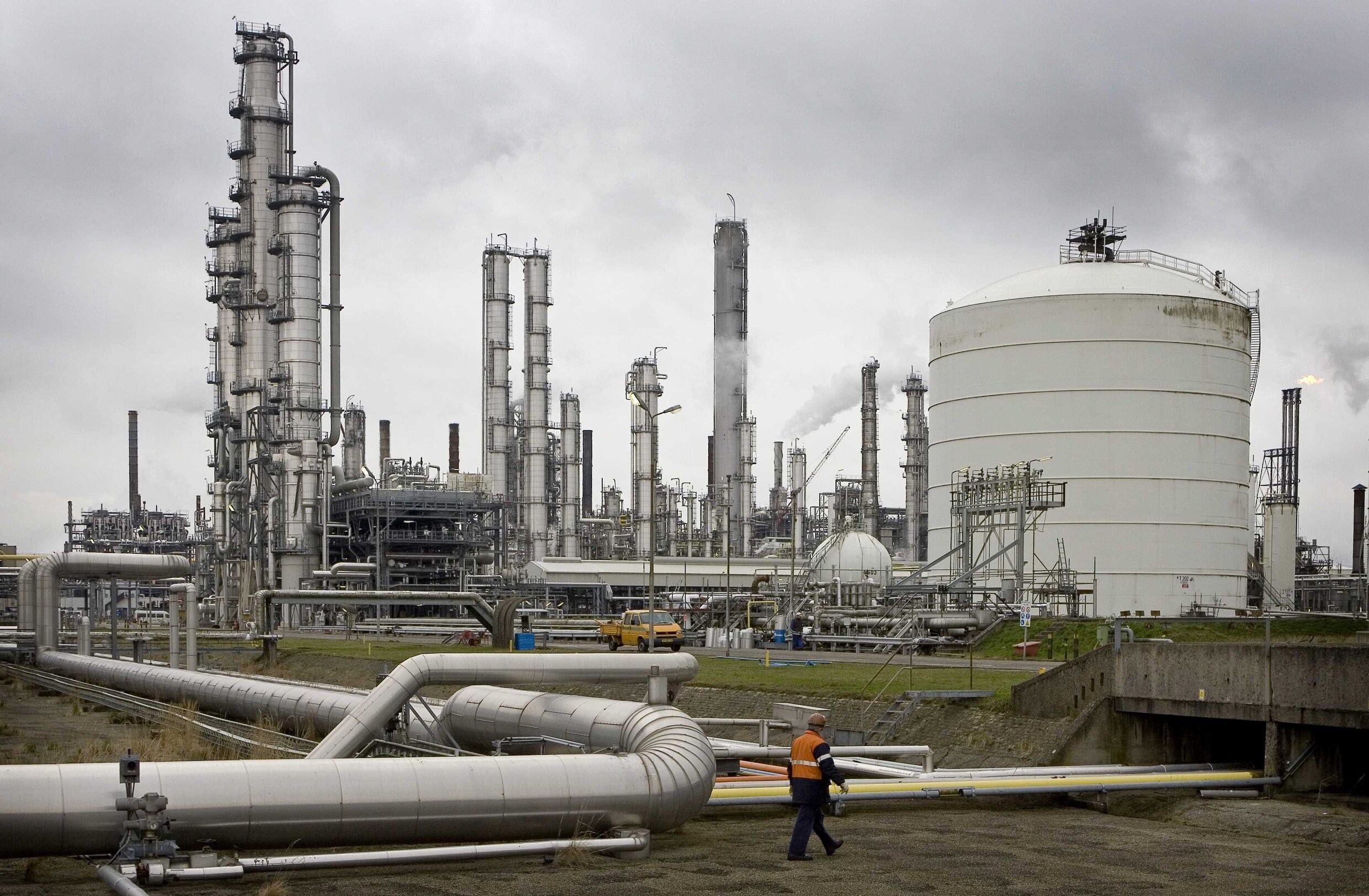 Shell Moerdijk tot einde van het jaar plat | Trouw