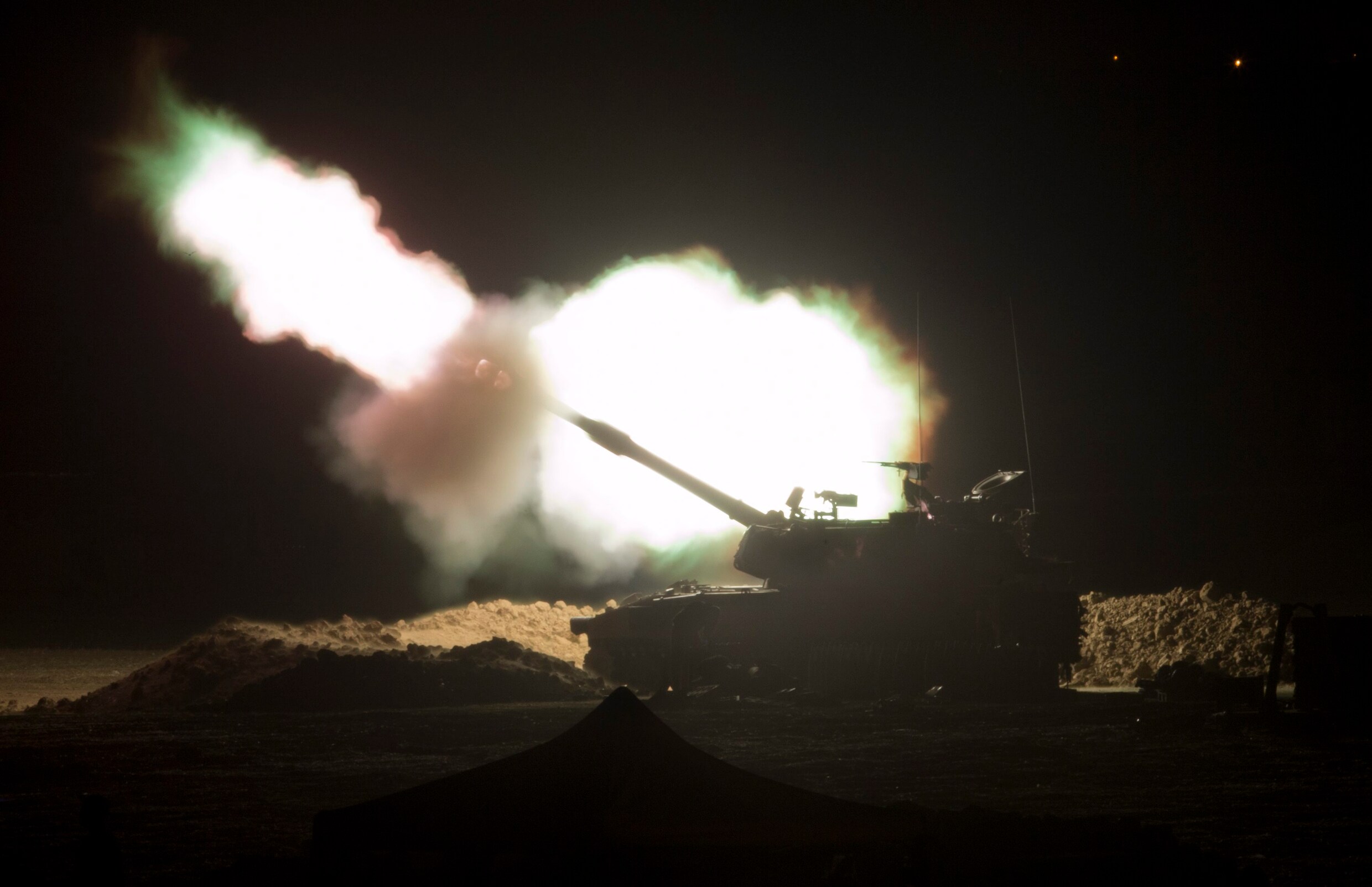 Israëlische leger voert aanval op Gaza op