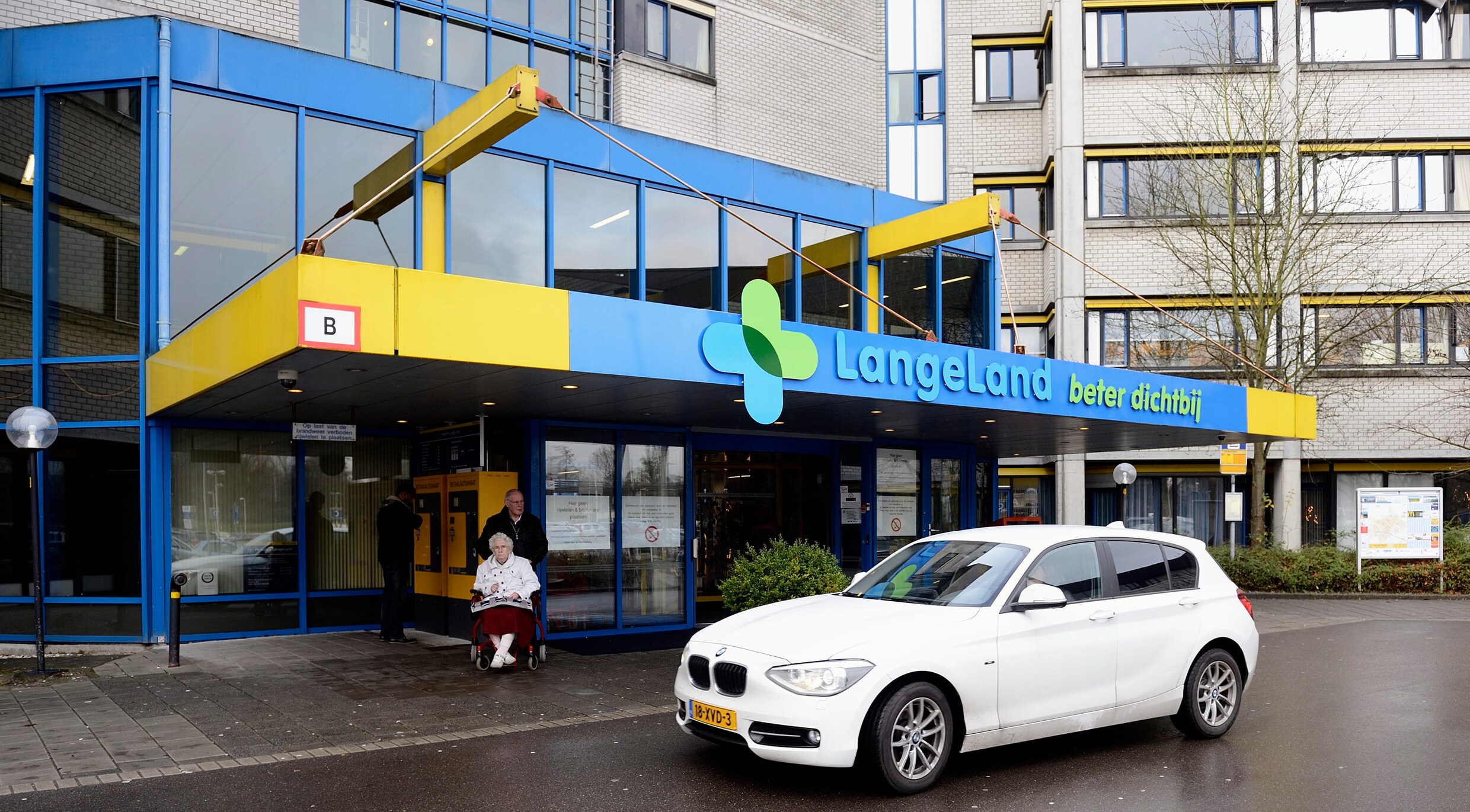 De ingang van het Langeland Ziekenhuis in Zoetermeer. De Spoedeisende hulp moet gedeeltelijk dicht vanwege personeelsgebrek.