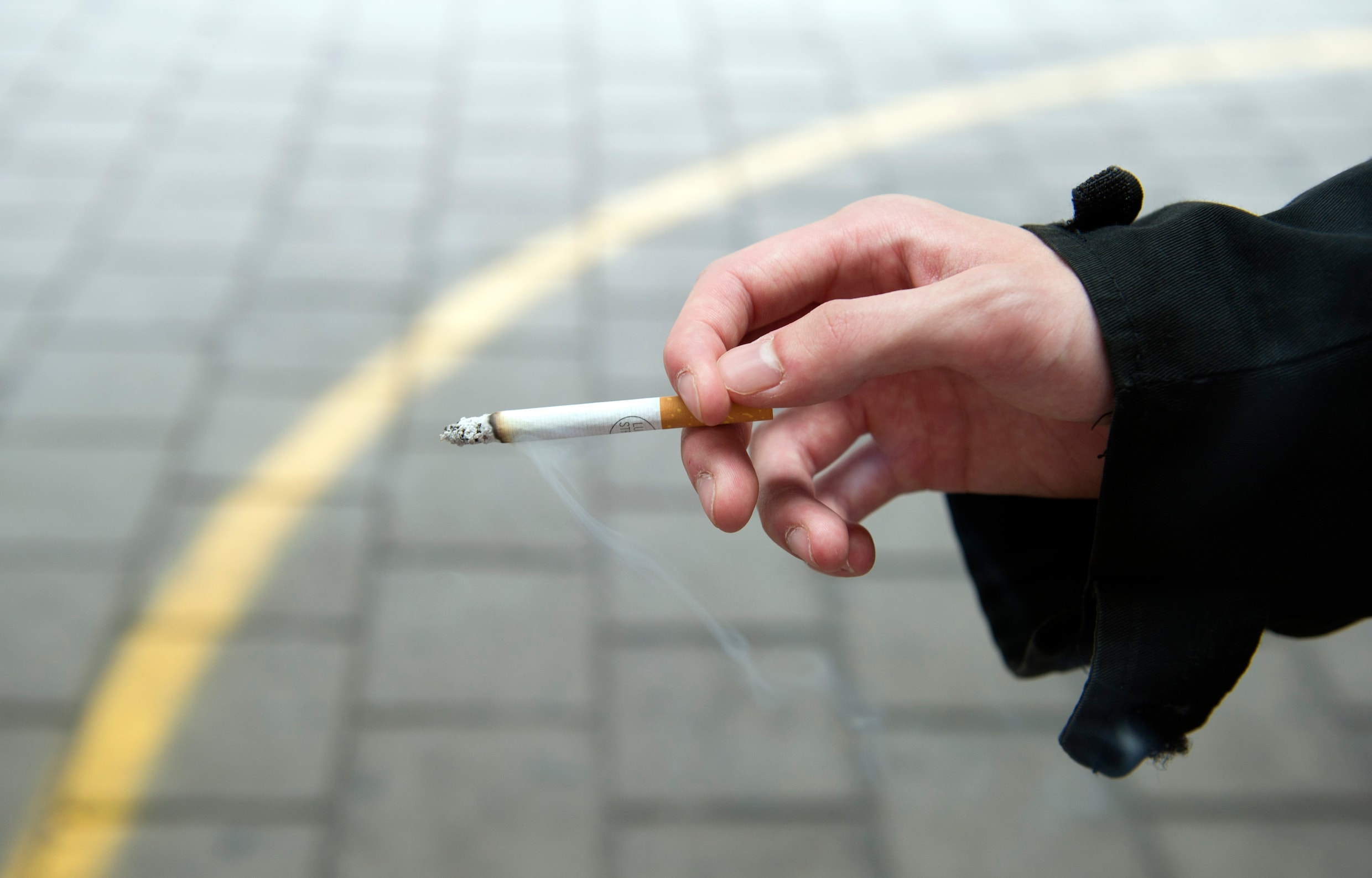 Milieuregels zijn de beste weg om een rookverbod op straat er doorheen te krijgen