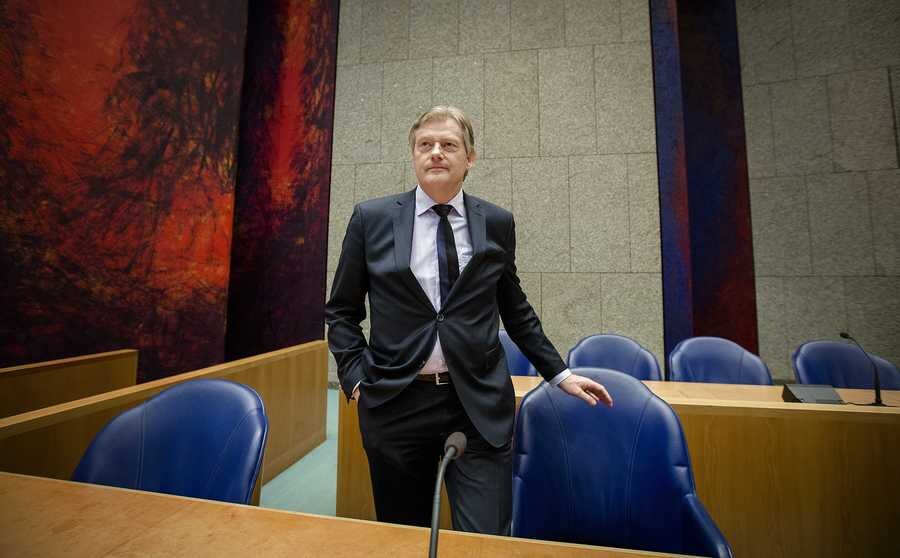 'Hevel zorg jaar later over naar gemeenten' | Trouw