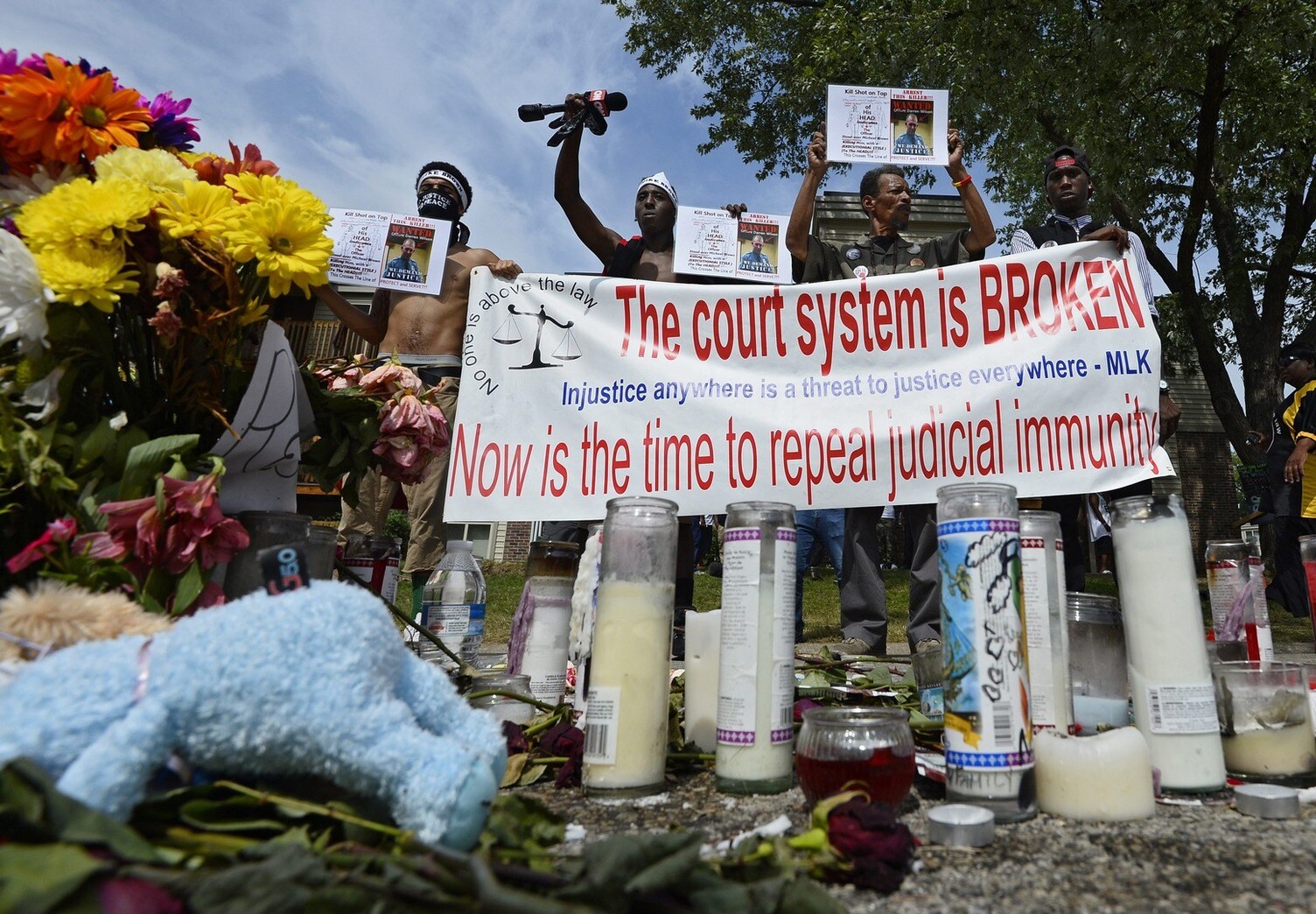 Minister van Justitie VS moet rust brengen in Ferguson
