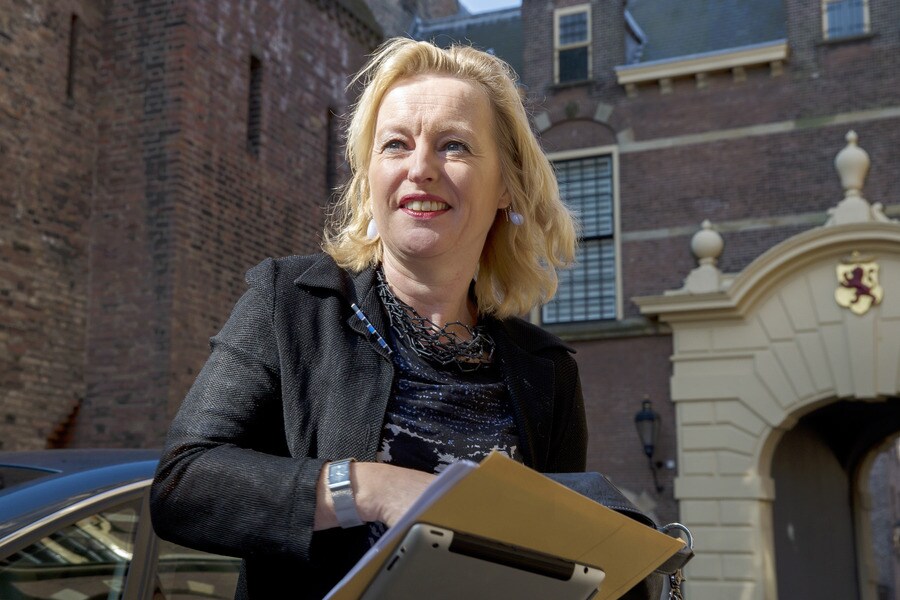 Bussemaker: te veel subsidies verstrekt | Trouw