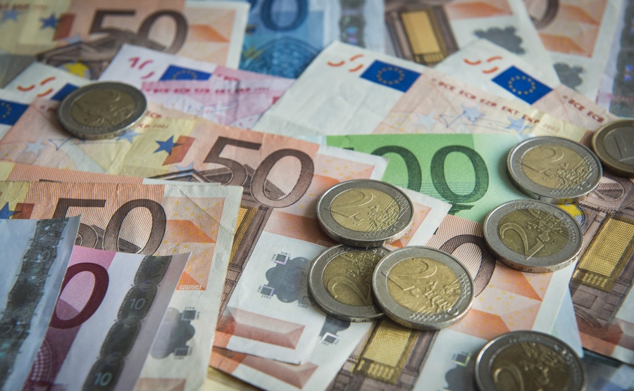 Bijna 7 ton aan cash geld onderschept | Trouw