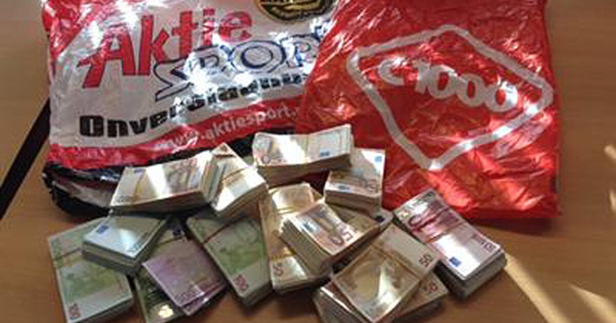 Politie neemt 1,1 miljoen drugsgeld in beslag | Trouw