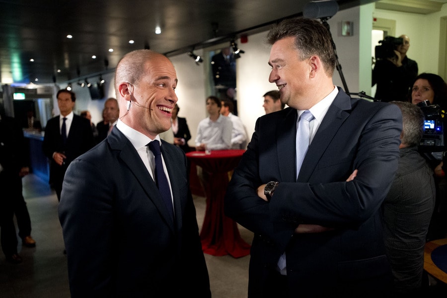 Diederik Samsom en Emile Roemer voorafgaand aan het verkiezingsdebat in de Rode Hoed. Het is volgens de dominees belangrijk dat niet-christelijke progressieve partijen aan de macht komen. Dat kan de SP maar ook GroenLinks of de PvdA zijn.