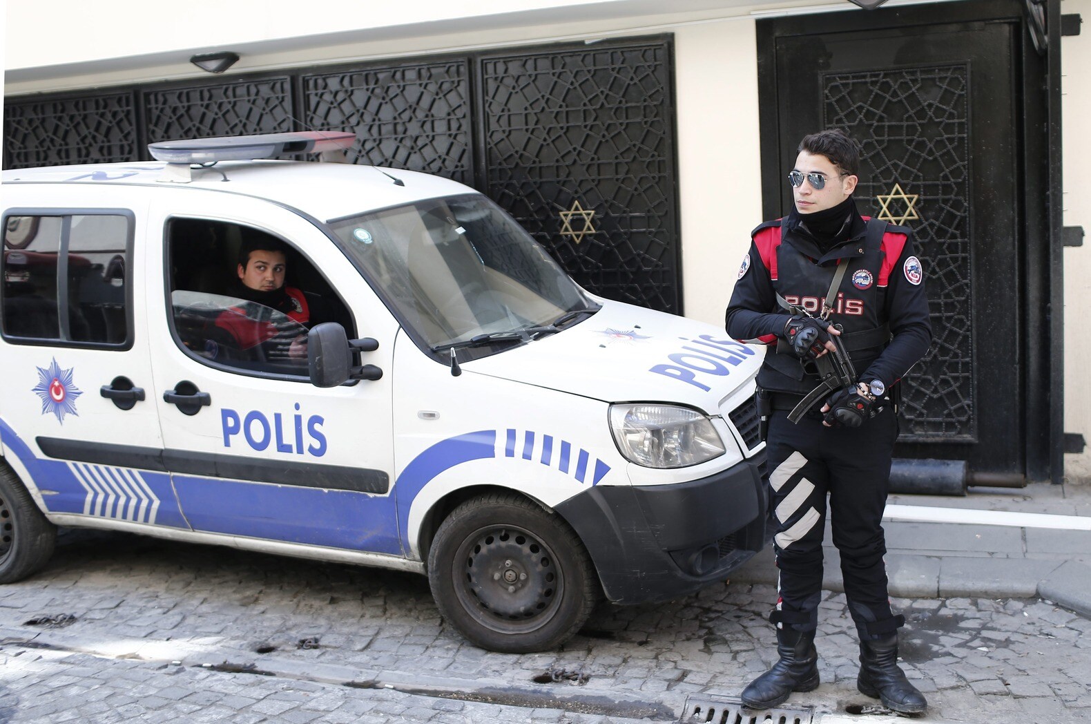 Vier doden bij schietpartij Turks ziekenhuis