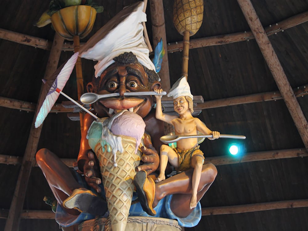 'Efteling gaat kannibalenmolen bouwen' kopte een lokaal krantje toen de bouwaanvraag van Monsieur Cannibale werd ingediend in 1988.