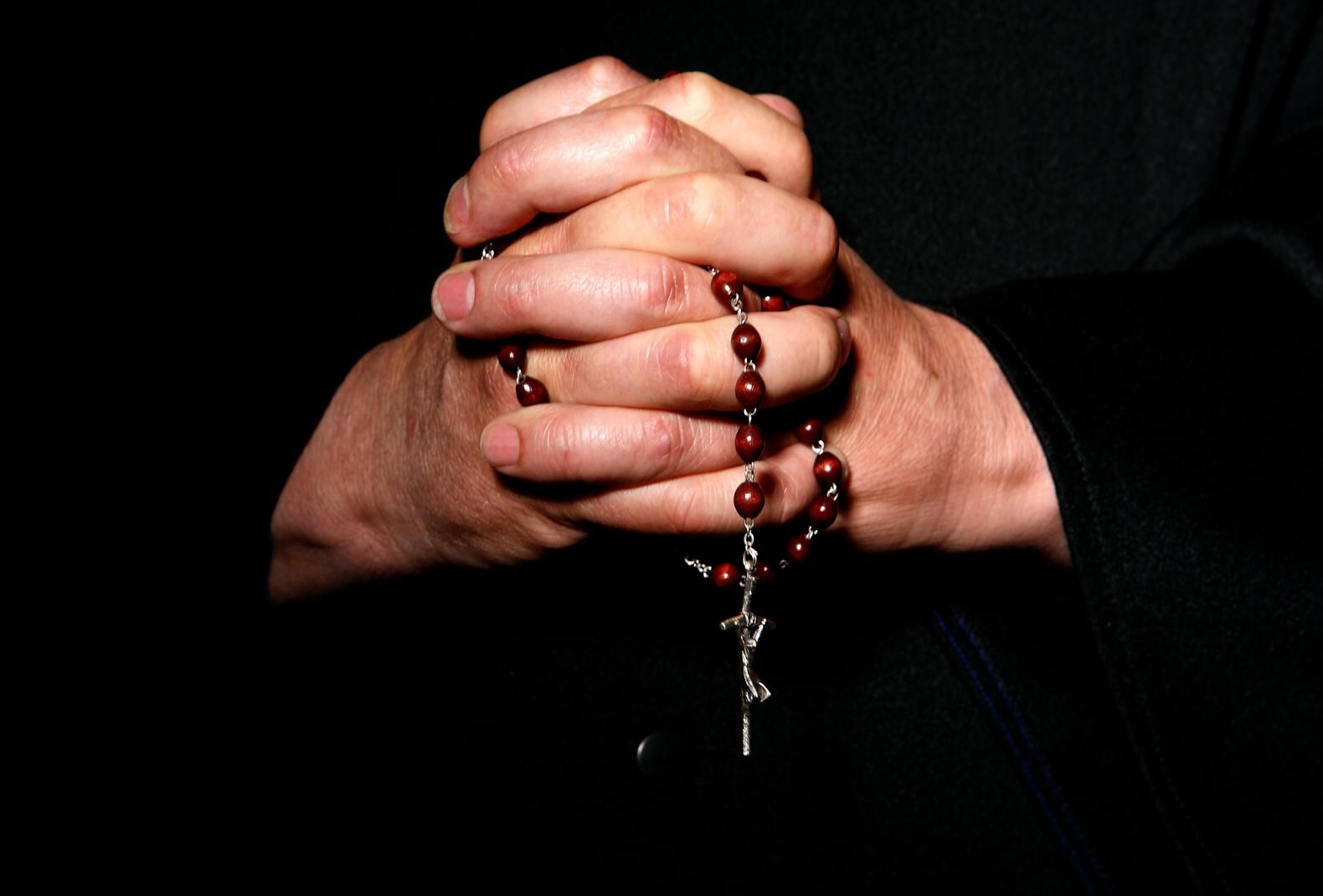 Oud-Katholieke Kerk beschermde daders seksueel misbruik: 'Er is bewust weggekeken'