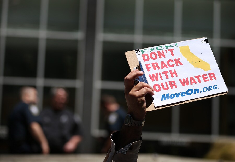 Een Amerikaanse demonstratie tegen 'fracking', de wijze waarop schaliegas gewonnen wordt.