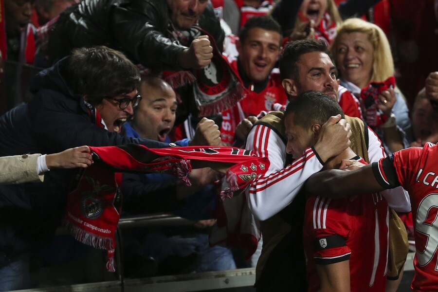 Benfica met kleine voorsprong naar Turijn
