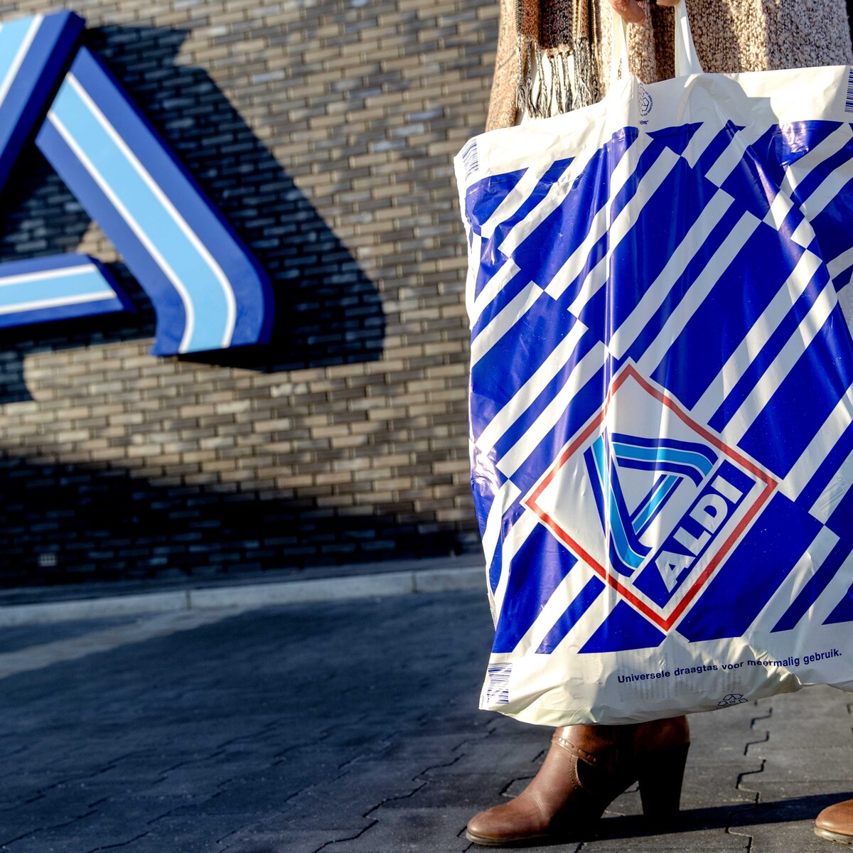 De plastic tas in de ban milieuvriendelijk of marketingstunt Trouw